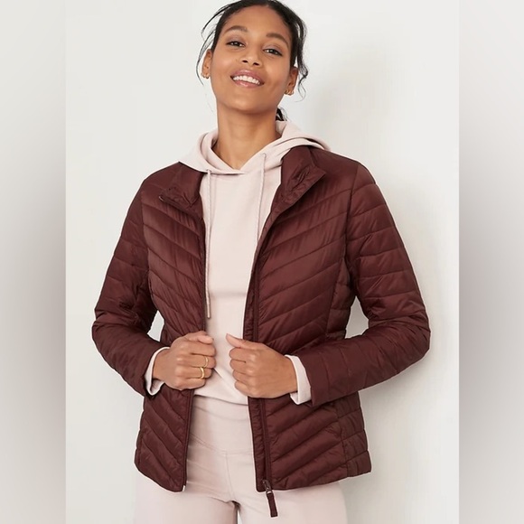 Old Navy Womens Puffer Jacket Water Resistant Burgundy Sz M Quilted Full Zip NWT - Picture 1 of 8